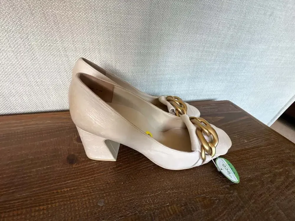 Paul Green Ozzie Leather Pump Loafers with Gold Chain in Biscuit